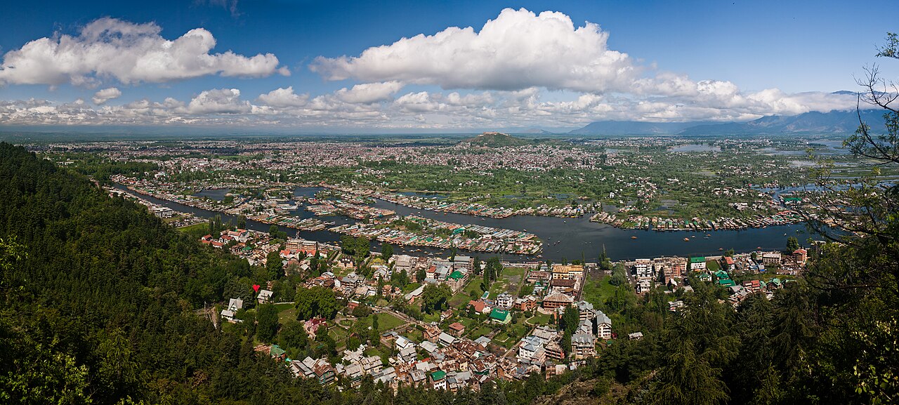 Panoramic view of Srinagar for a Srinagar itinerary guide